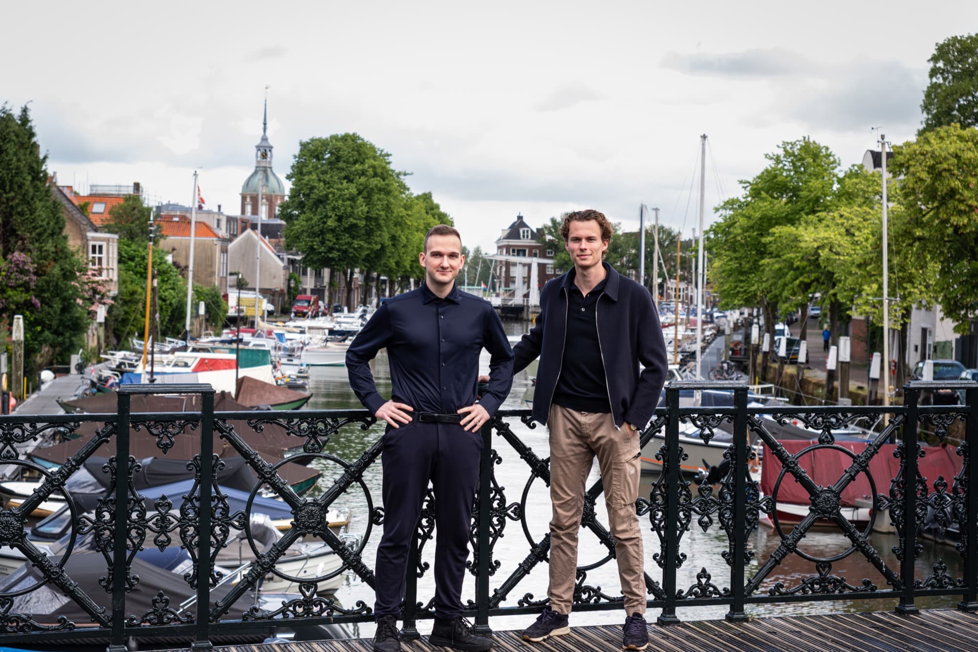 De oprichters van River Software op de brug